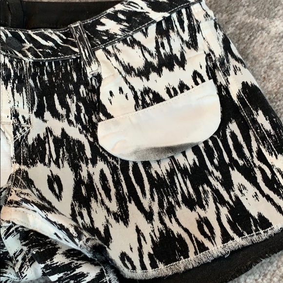 Bleu Lab reversible coated black jean shorts - Picture 9 of 16